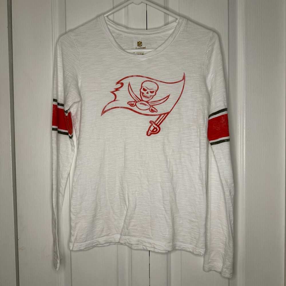NFL women’s White Long-Sleeve Crewneck Shirt Tampa Bay Buccaneers juniors S 3/5
